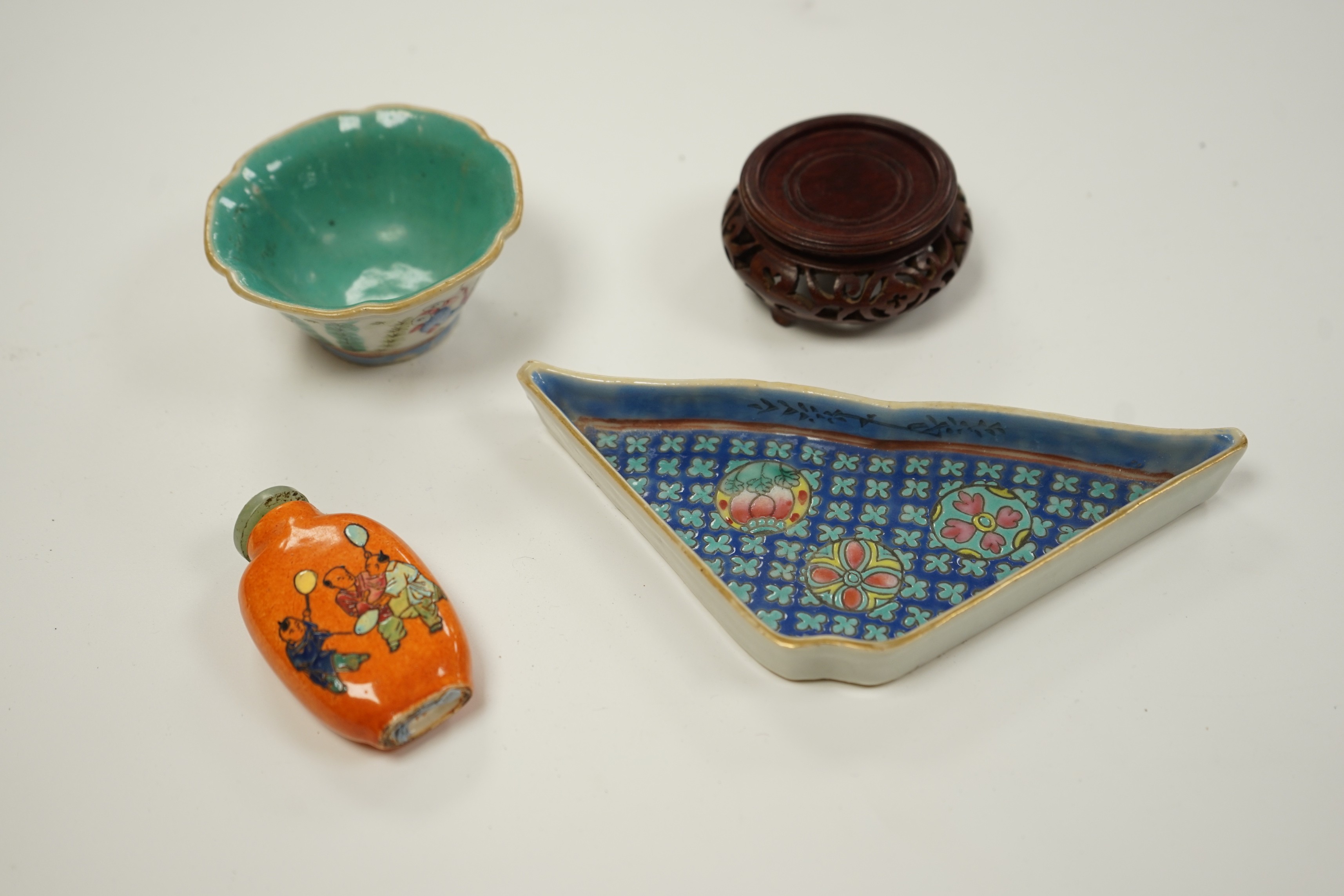 A Chinese famille rose cup, snuff bottle and triangular dish-17cms wide (3)